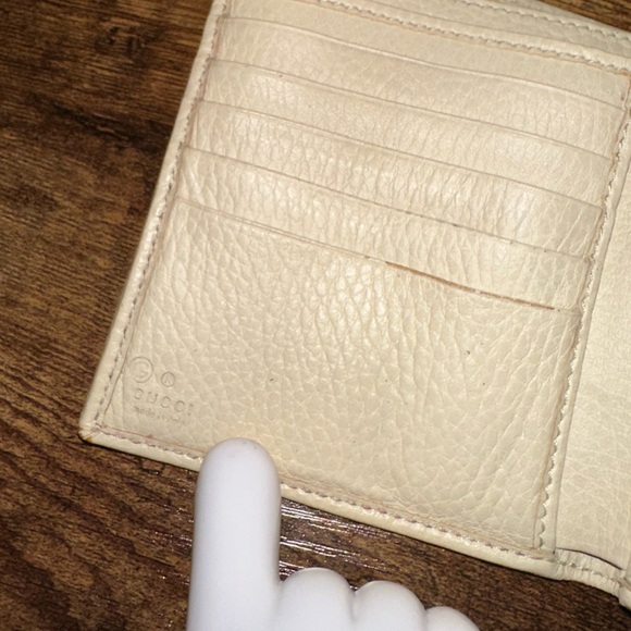 Gucci Cream Dollar Leather Compact Wallet – Style 615525 2184 - Picture 13 of 15